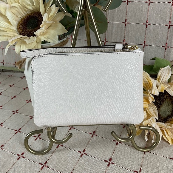 COACH Leather Ivory Corner Zip Wristlet Clean Beauty Goldenrod Lining New - Picture 3 of 6